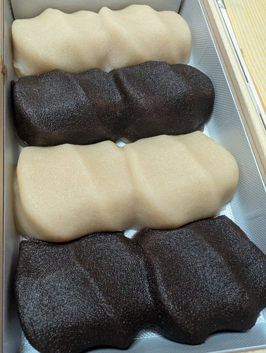 いつもサービスエリアで売り切れてて、買えなかった、赤福のコレ！めちゃ美味しい🥰

#赤福
#白餅黒餅