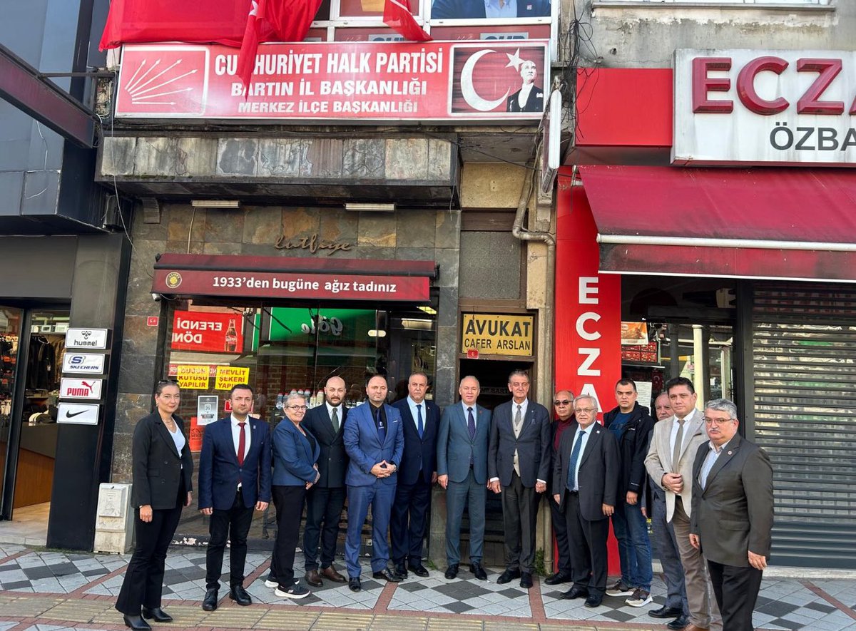 Atatürkçü Düşünce Derneği GYK üyelerimiz, Bertın ve Amasra şube başkanlarımız ile birlikte CHP Bartın İl Başkanlığını ziyaret ederek İl Başkanı İsmail Cem Akyol, Merkez İlçe Başkanı Zeki Şahin ve yönetici dostlarımızla görüş alışverişinde bulunduk. Nazik ev sahiplikleri ve