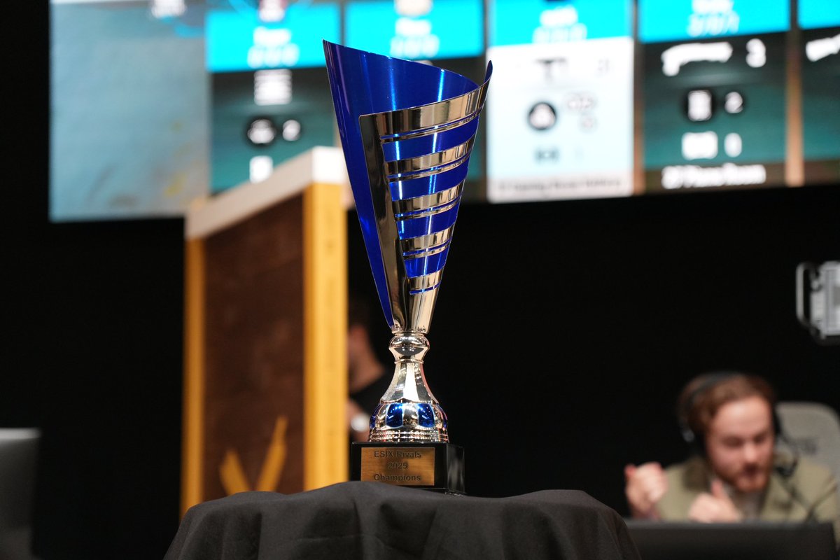 Rainbow6FR's tweet image. Le trophée tant convoité 🤫

#ESIXRivals