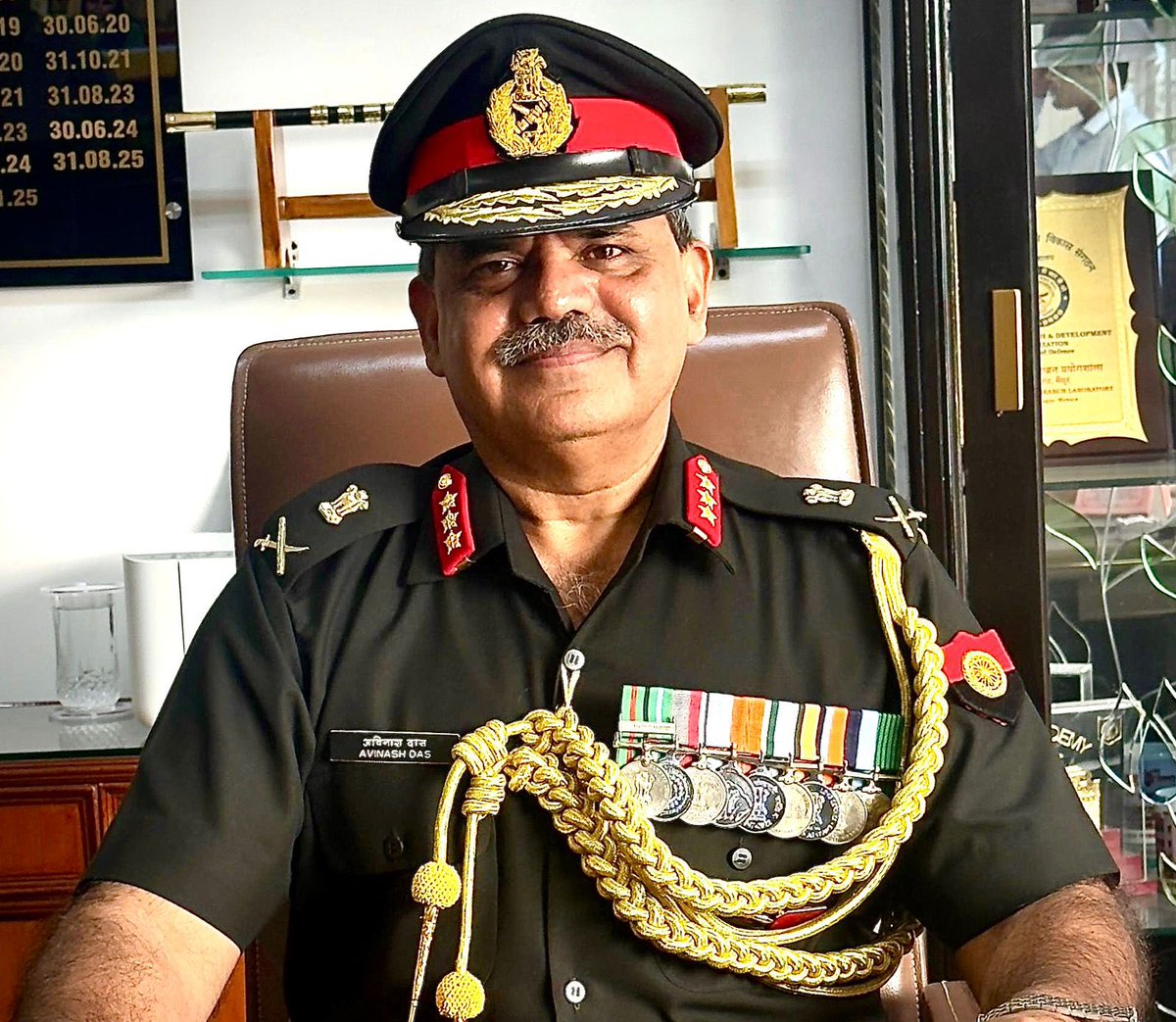BeenaKhemani's tweet image. Lieutenant General Avinash Das, an accomplished #ENTsurgeon with nearly four decades of service in #AFMS, has assumed charge as #Commandant of Army Hospital (R &amp;amp; R), New Delhi.

@IAF_MCC
