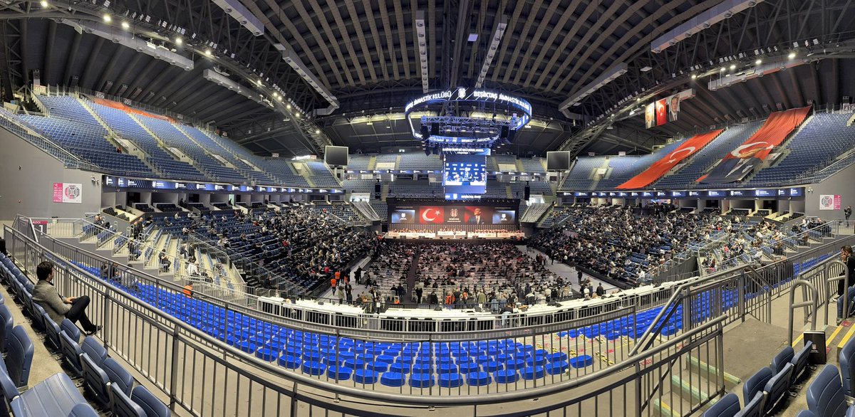 X, geçen dönemlerde kongre üyesi olmak istiyorum diyen arkadaşlarla doluydu.
Bir çoğuda üye oldu ama ne hikmetse 60000 nolu üyeyi gördüğüm kongre salonunda yaklaşık 2000 kişi var.

Kıçını kaldırıp şuraya gelmeyen fotoğraf/şekil sevdalısı kongre fareleri defolsun gitsin.