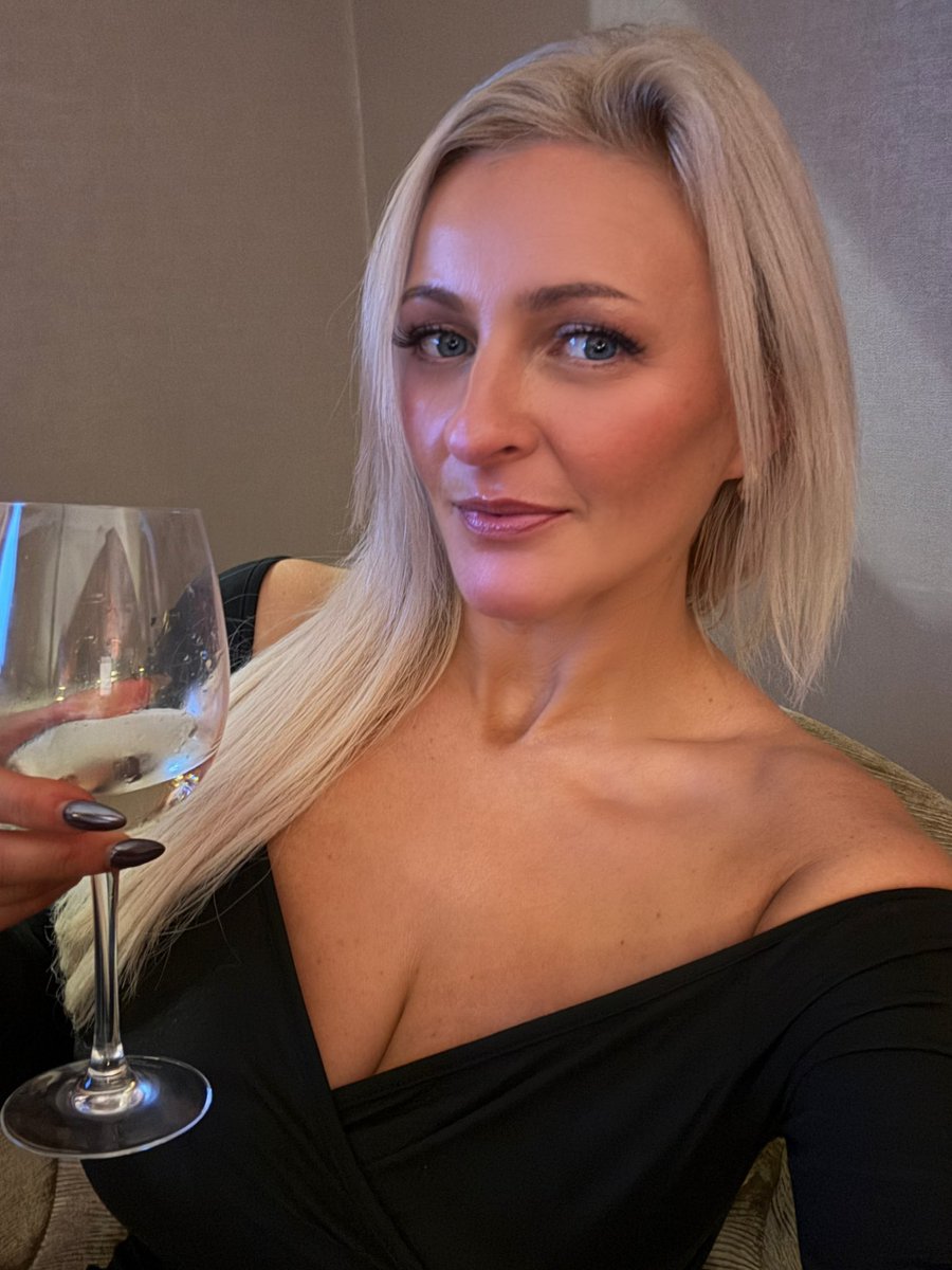 YorkieBarMilfsBack tweet media