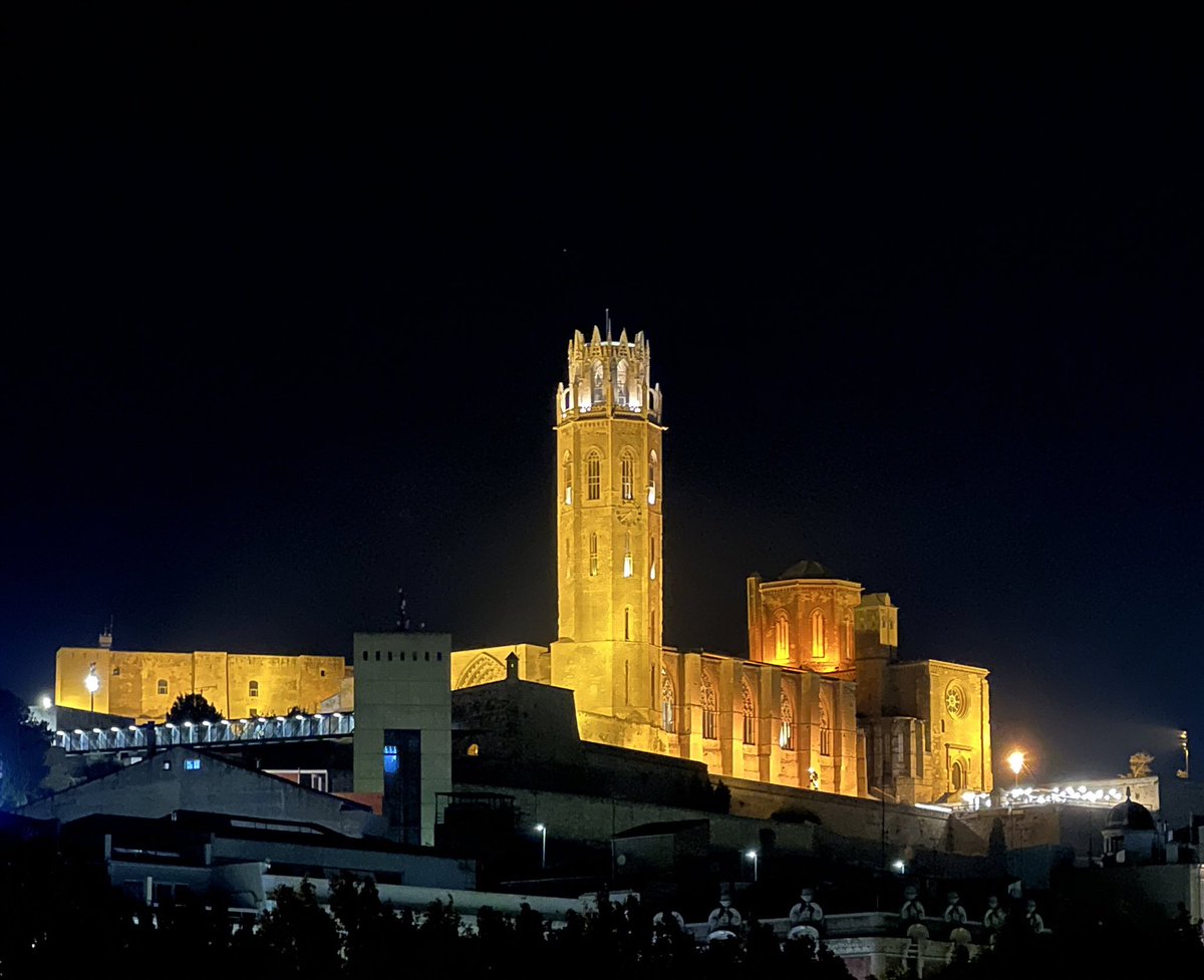 JM_Serveto's tweet image. Els líders no es mesuren per les paraules, sinó per la confiança que construeixen amb la seva gent.
L’honestedat és el motor més avançat del segle XXI. 🔧
#Lideratge #Honestedat #TreballEnComunitat #Confiança