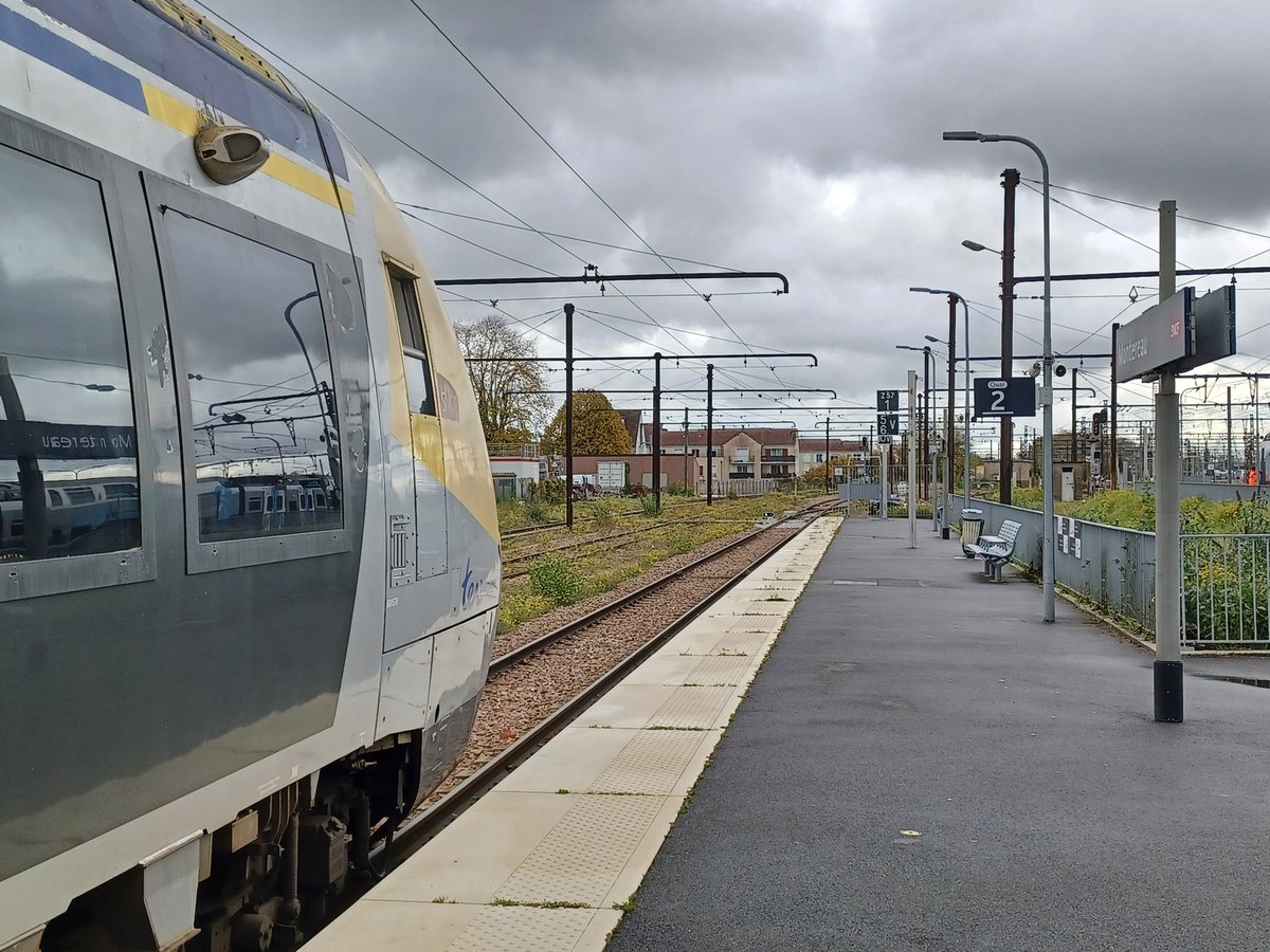 Coucou <a href="/TER_BFC_Trafic/">TRAIN Mobigo par SNCF Voyageurs</a> depuis Montereau avec ce Mobigo 892005 à destination d'Auxerre St Gervais