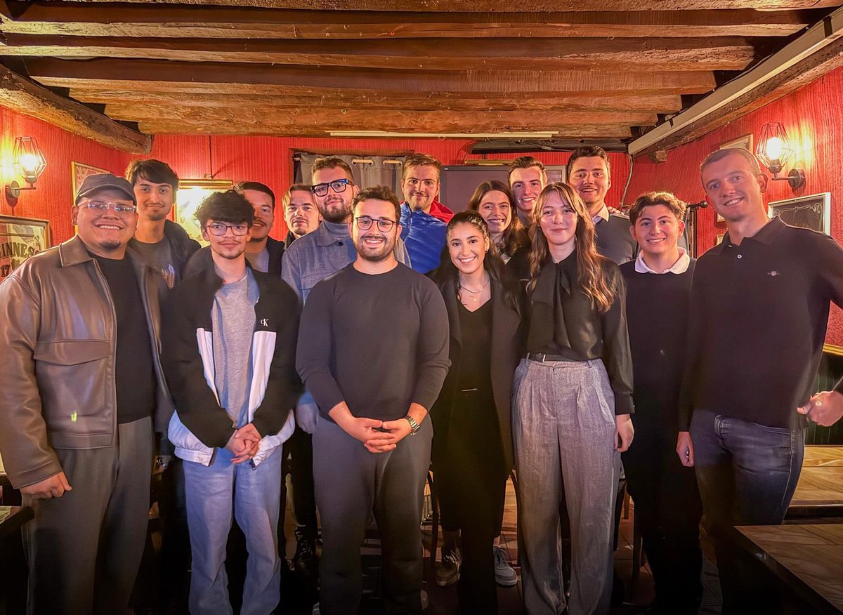 jeunesreps91's tweet photo. Esprit d’équipe et enthousiasme au rendez-vous hier soir avec les @JeunesRepublicains à #SaintMichelSurOrge 🍻
De nouvelles têtes, beaucoup d’échanges et une superbe ambiance !
Merci à @YannPetel , @raphael_pastore et @Charl_Faucheux pour leur visite 💪🇫🇷
#Essonne https://t.co/2qKYjysil5