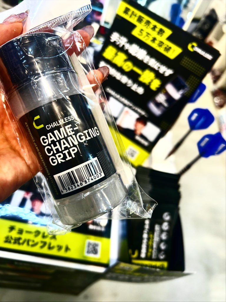 natural9shin's tweet photo. 今話題の滑り止め【CHALKLESS】
ナチュラルナイン新宿店にも入荷しました✨
ダーツ以外にも、ゴルフやトレーニングなど様々な競技にも使われている高性能の滑り止めです!
撥水性+滑り止め!
皆さん是非お試しください🎯
#ダーツ #CHALKLESS #チョークレス https://t.co/WU7jdif8L7