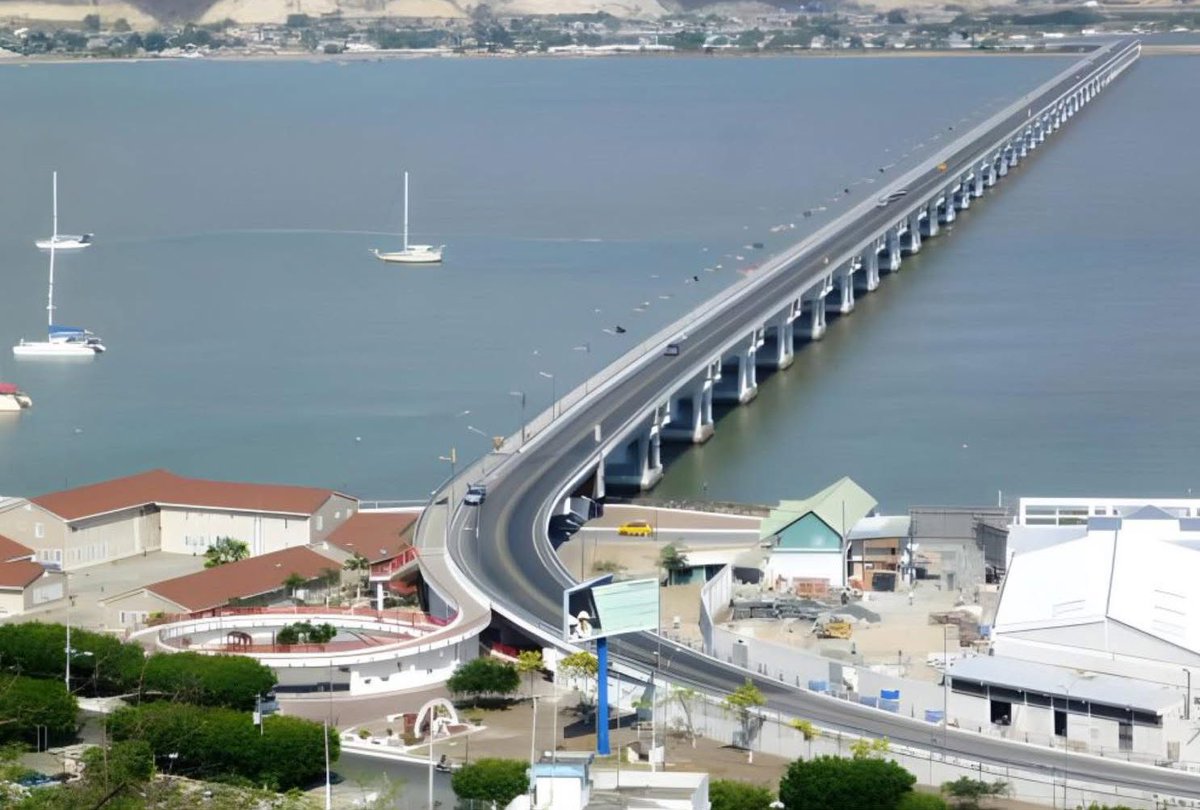 Pdte. <a href="/DanielNoboaOk/">Daniel Noboa Azin</a>,
Cc: <a href="/Lenin/">Lenín Moreno</a> y <a href="/LassoGuillermo/">Guillermo Lasso</a>,

🌉 El Puente Los Caras, que une Bahía de Caráquez y San Vicente, en Manabí, con casi 2 km de longitud, es el puente más largo del litoral ecuatoriano y un ícono de conexión, turismo y desarrollo para la costa.

Inaugurado en
