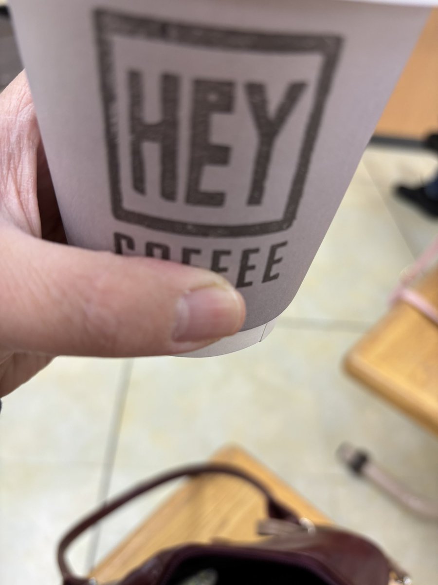 hipomin3's tweet image. コーヒーフェスタ行ってきましてな。飲み比べだと量的に具合悪くするので1杯だけヘイコーヒー(埼玉)さんのを。エチオピア何とか。BLACKHONEYと書いてた。酸味が効いてるけどマイルドで私でもブラックて飲めたよ
菓子は秋田市と湯沢のお菓子屋さん。全部美味しかった
 #ヘイコーヒー  #Mlab #NireSweets