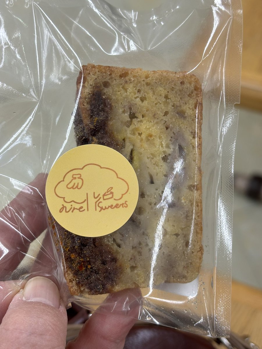 hipomin3's tweet image. コーヒーフェスタ行ってきましてな。飲み比べだと量的に具合悪くするので1杯だけヘイコーヒー(埼玉)さんのを。エチオピア何とか。BLACKHONEYと書いてた。酸味が効いてるけどマイルドで私でもブラックて飲めたよ
菓子は秋田市と湯沢のお菓子屋さん。全部美味しかった
 #ヘイコーヒー  #Mlab #NireSweets