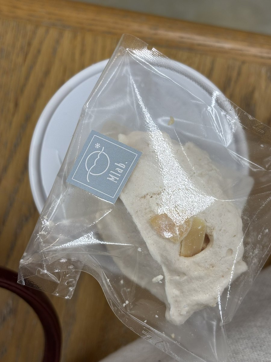 hipomin3's tweet image. コーヒーフェスタ行ってきましてな。飲み比べだと量的に具合悪くするので1杯だけヘイコーヒー(埼玉)さんのを。エチオピア何とか。BLACKHONEYと書いてた。酸味が効いてるけどマイルドで私でもブラックて飲めたよ
菓子は秋田市と湯沢のお菓子屋さん。全部美味しかった
 #ヘイコーヒー  #Mlab #NireSweets