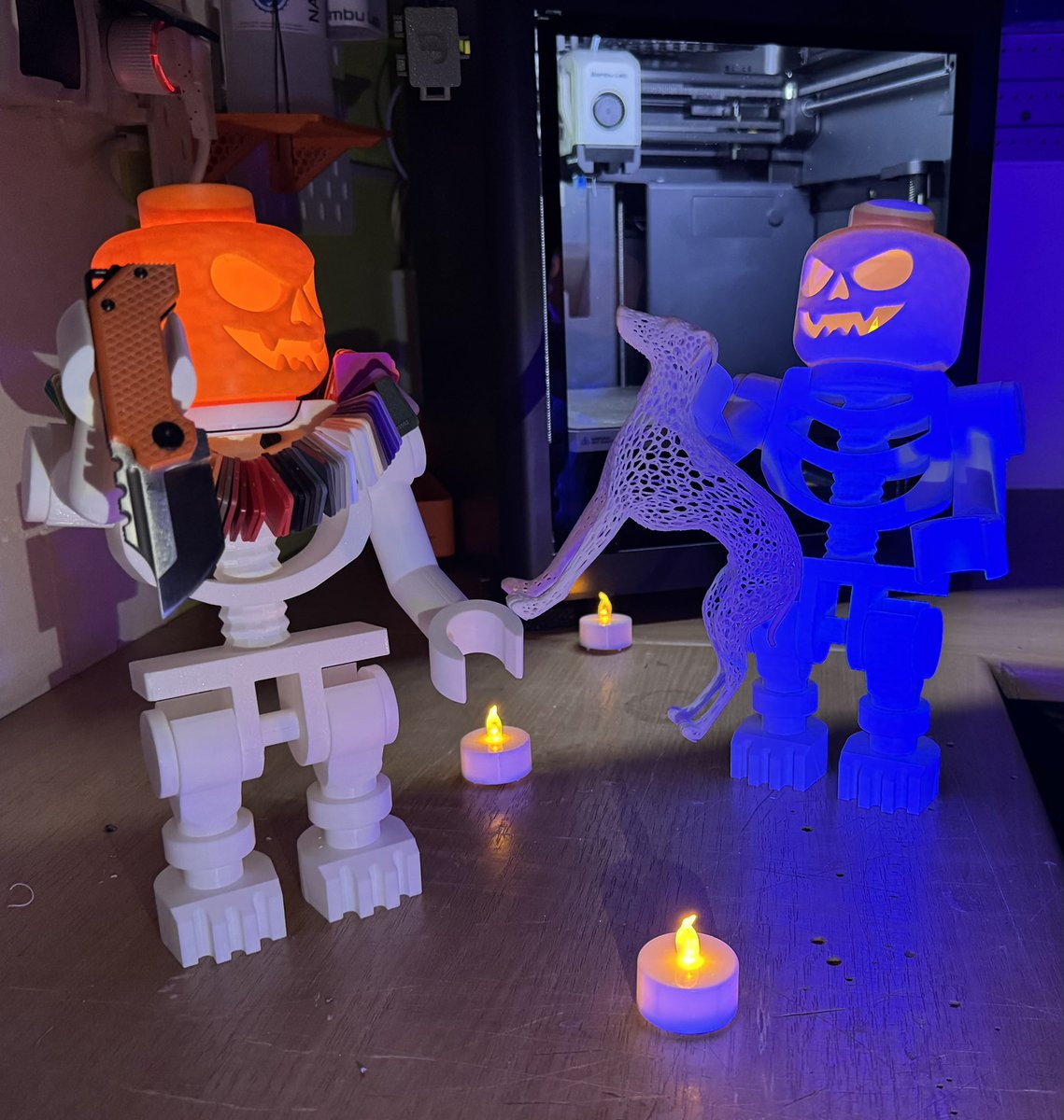 Knapp überlebt das Fest 🎃, die Gruselmonster hatten sich meinen Hund geschnappt und wollten ihn standesgemäß mit einem original Midgards Messer skalpieren 🧟‍♀️🔪😱 Zur Strafe werden sie durch mich verbannt und müssen im Ruhrpott weiter“leben“ har har har 😈