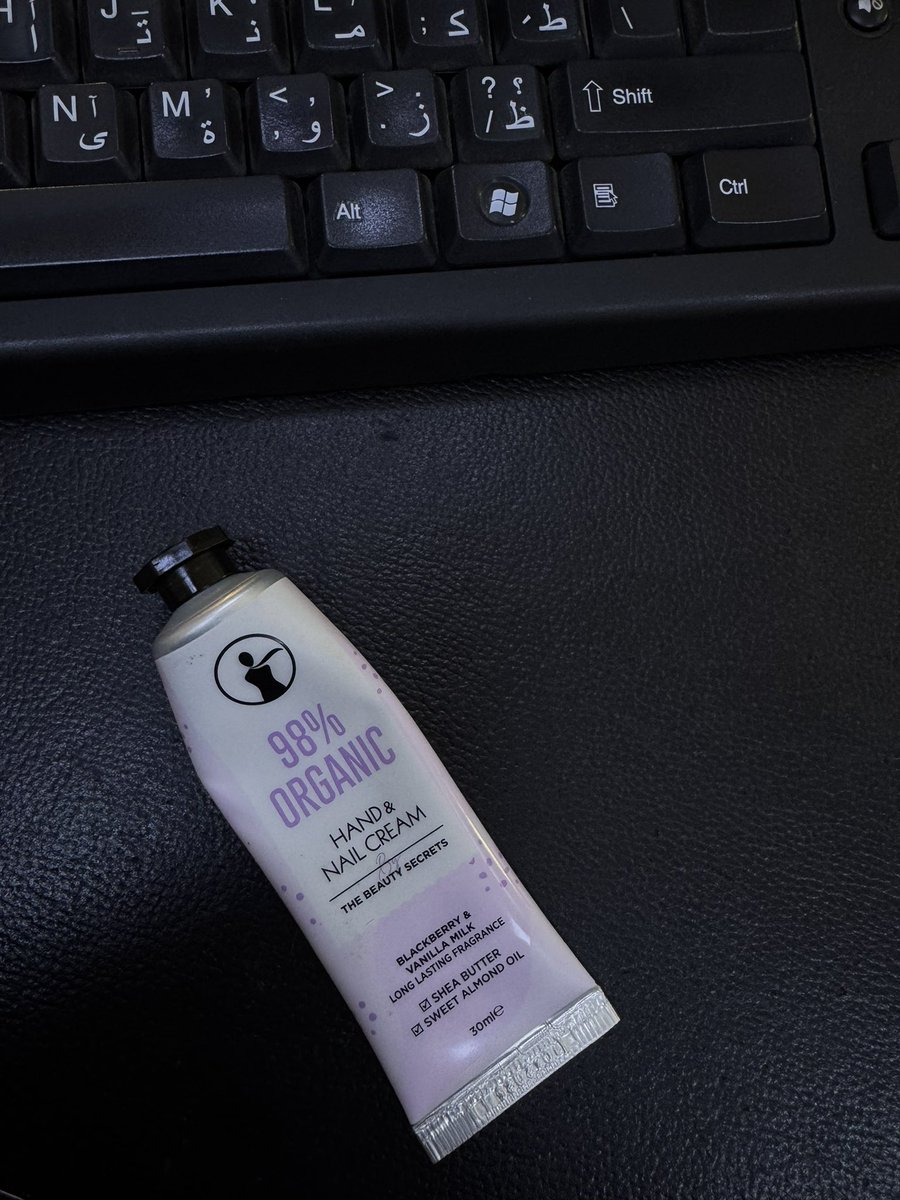 eem408's tweet image. ريحته معسل وربي😭😭