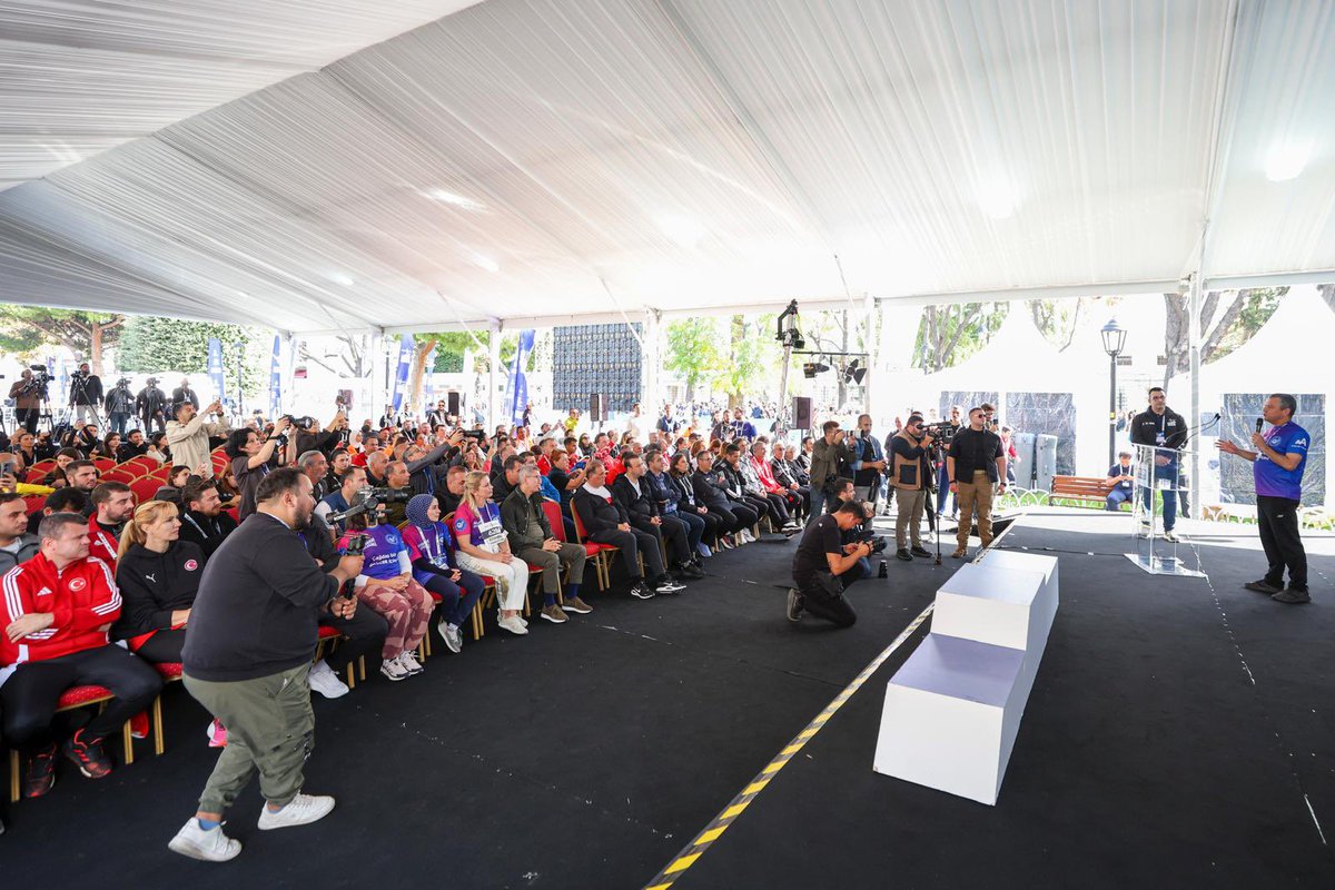 Genel Başkanımız Özgür Özel, 47. İstanbul Maratonu sonunda düzenlenen ödül törenine katıldı.