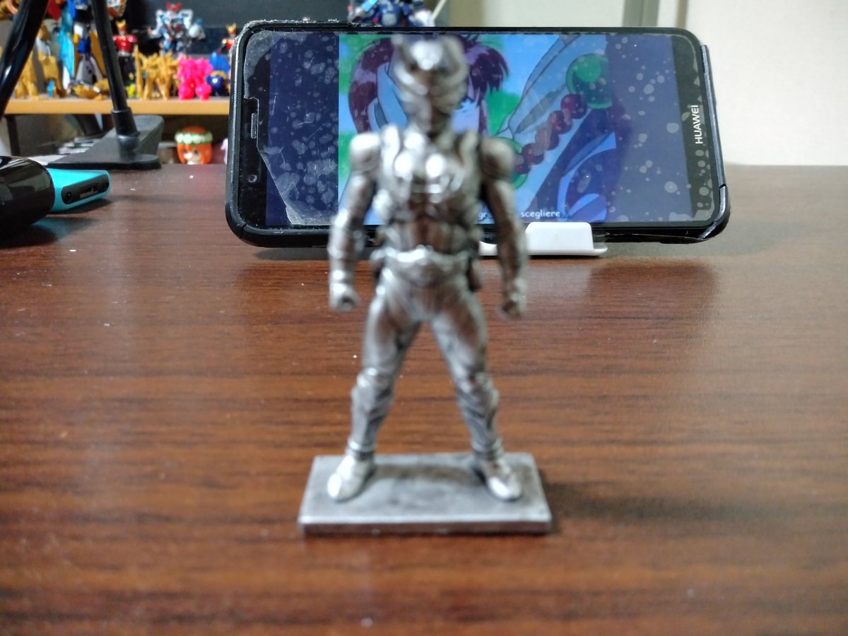 万代で見つけた仮面ライダーゼッツのフィギュアお菓子ゲットです。出たフィギュアは仮面ライダー響鬼だ。
