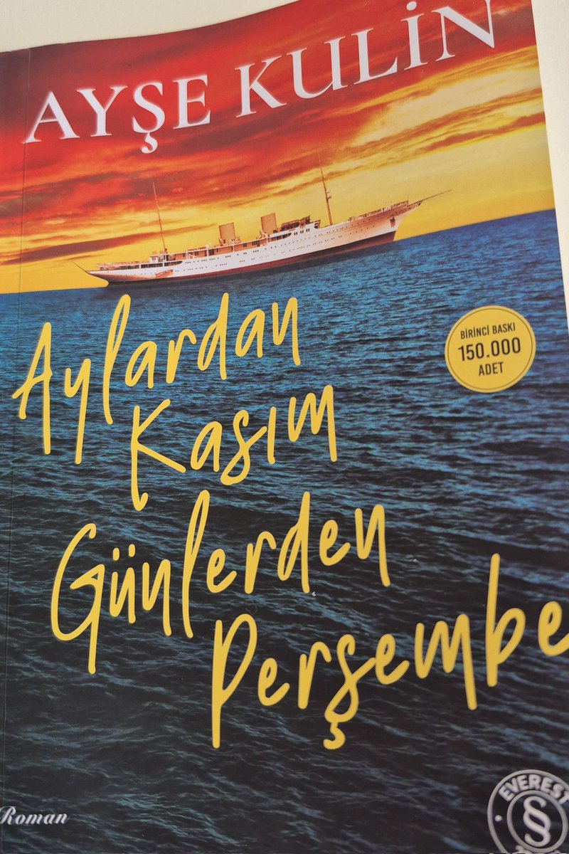 Önce yetim, ürkek ve şaşkın bir çocuk: Mustafa. Ardından Selanik’te asker adayı, Sofya’da aşık bir genç adam: Mustafa Kemal. Sonra bir Perşembe günü Dolmabahçe’de batan ama her gün bu milletin kalbinde yeniden doğan bir güneş: Atatürk.
#pazar
#ayşekulin