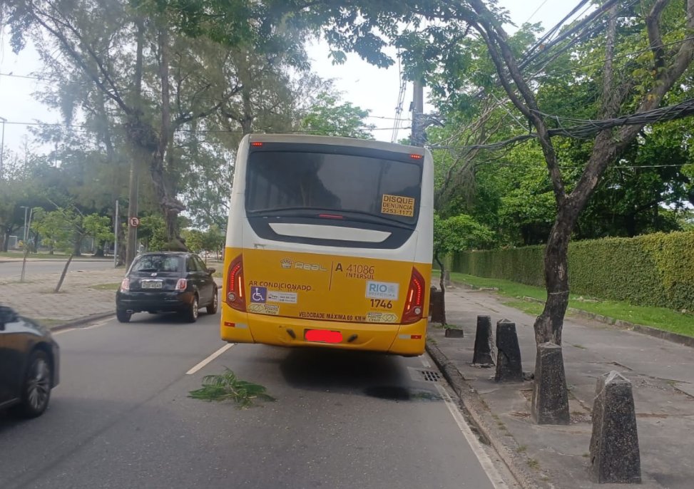 OperacoesRio's tweet photo. ENGUIÇO NA AVENIDA BORGES DE MEDEIROS
Ônibus enguiçado na altura do Jockey ocupa uma faixa no sentido Gávea.
Não há impacto no trânsito no momento.
CET-Rio no local.
#CORInforma #CORio #zonasul #transitorj https://t.co/MX3Ytv1baQ