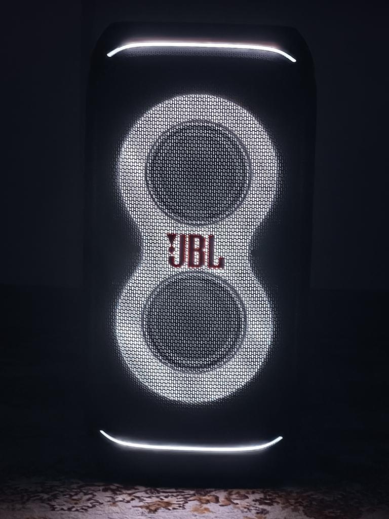 semamangroup's tweet photo. Сча буду раздавать музыку соседям #jbl #kharman #музыка #chill #music https://t.co/L3nA821YsL