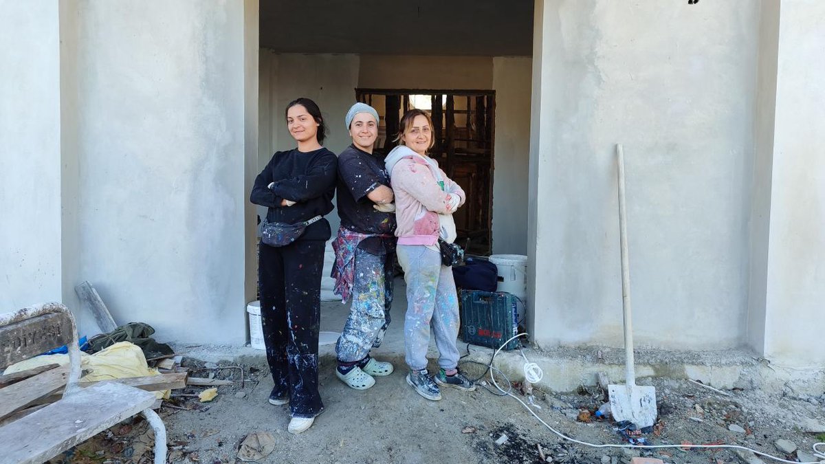 🔴Samsunlu kadın nakkaşlar metrelerce yüksekteki iskeleye çıkarak camilerde duvar süslemesi yapıyor