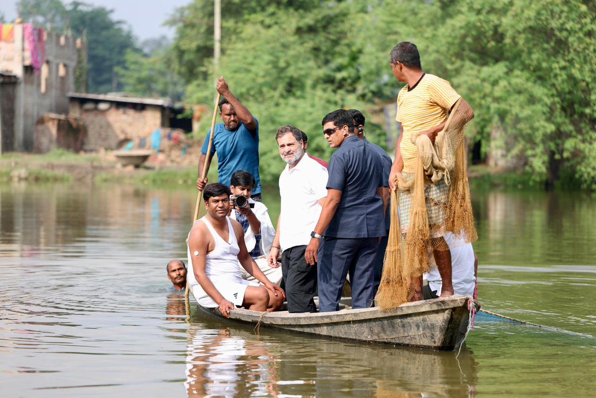 INCIndia's tweet image. बेगूसराय में मछुआरा भाइयों के बीच नेता विपक्ष श्री @RahulGandhi 

📍  बिहार