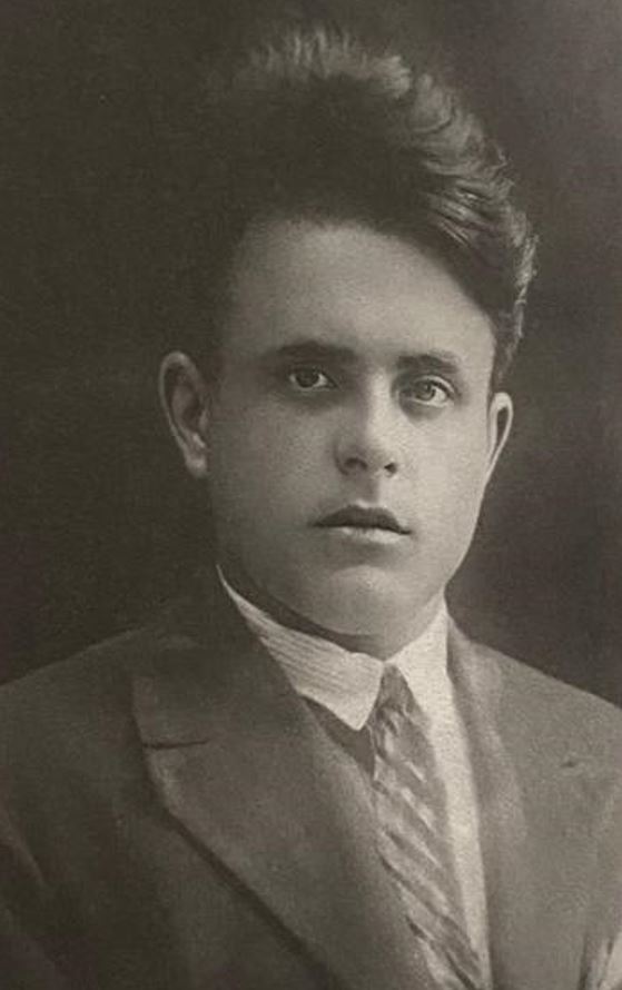 #TalDiaComAvui de 1941 era assassinat a Gusen pels nazis, el vendrellenc Pere Recasens Riembau. Nascut el 1900 i fassinaire de professió, estava afiliat a la Societat Obrera Local.

Exiliat a França, va formar part de la 39a Companyia de Treballadors Espanyols.

👇