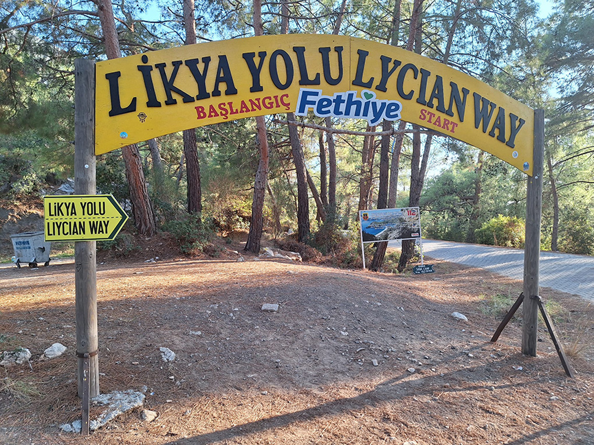 sputnik_TR's tweet photo. 🏅Likya Yolu, dünyanın en güzel yürüyüş rotası seçildi

⛰️Likya Yolu, 'antik kalıntılar arasında uzanan patikaları, uçsuz bucaksız dağ manzaraları ve turkuaz lagünleriyle' öne çıkan bir rota olarak tanımlandı

🌳Likya Yolu, Muğla'nın Fethiye ilçesinden başlayıp Antalya’ya uzanıyor ve yaklaşık 540 kilometre