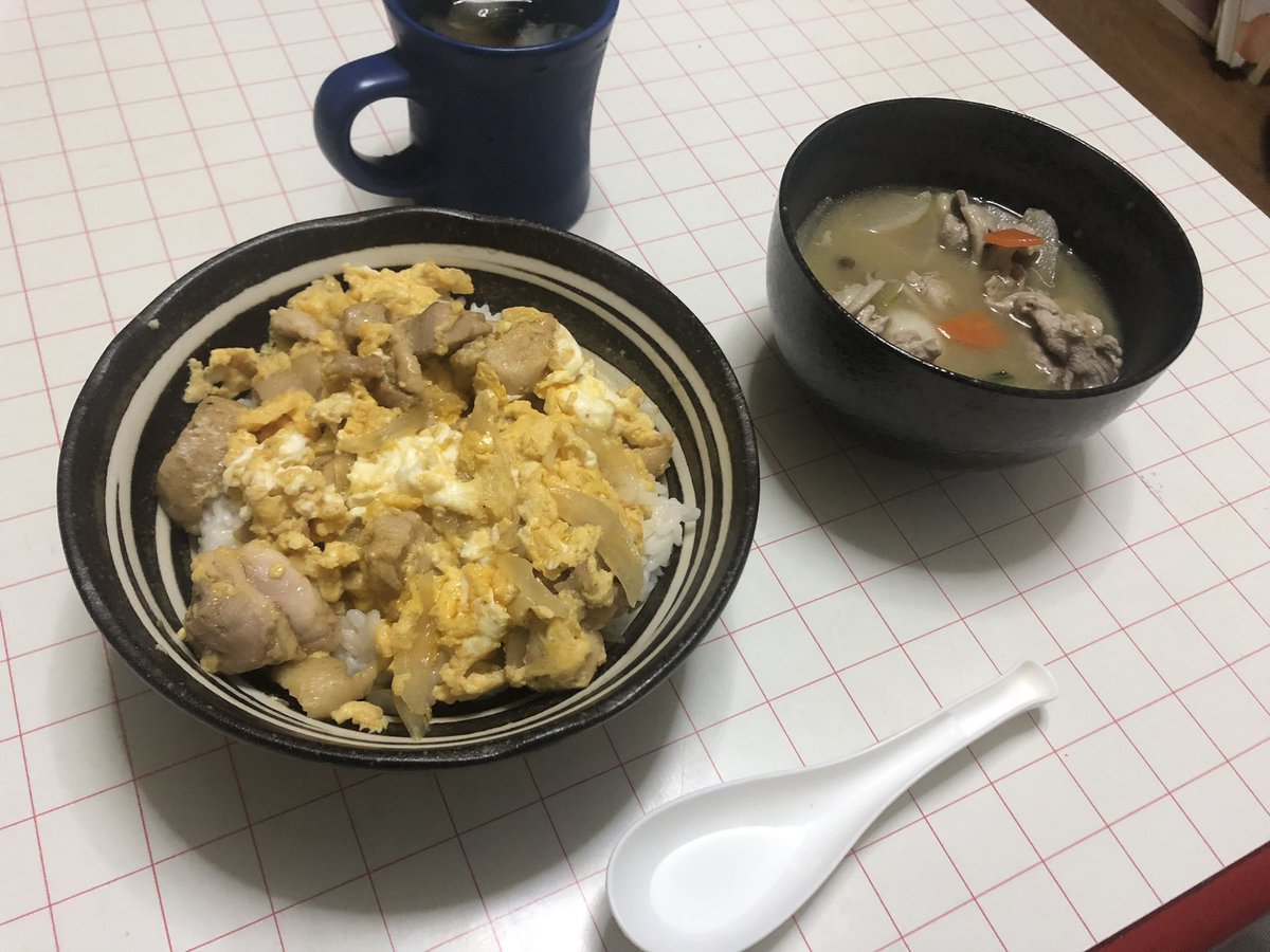 kitagsmooth's tweet photo. 晩御飯♪♪♪
#親子丼 #豚汁 #料理 #おうちごはん #和食 #日本食 #丼 #丼料理 #丼物 #お味噌汁 #カツ丼 #天丼 #グルメ #福岡グルメ https://t.co/Kehkfoks6k