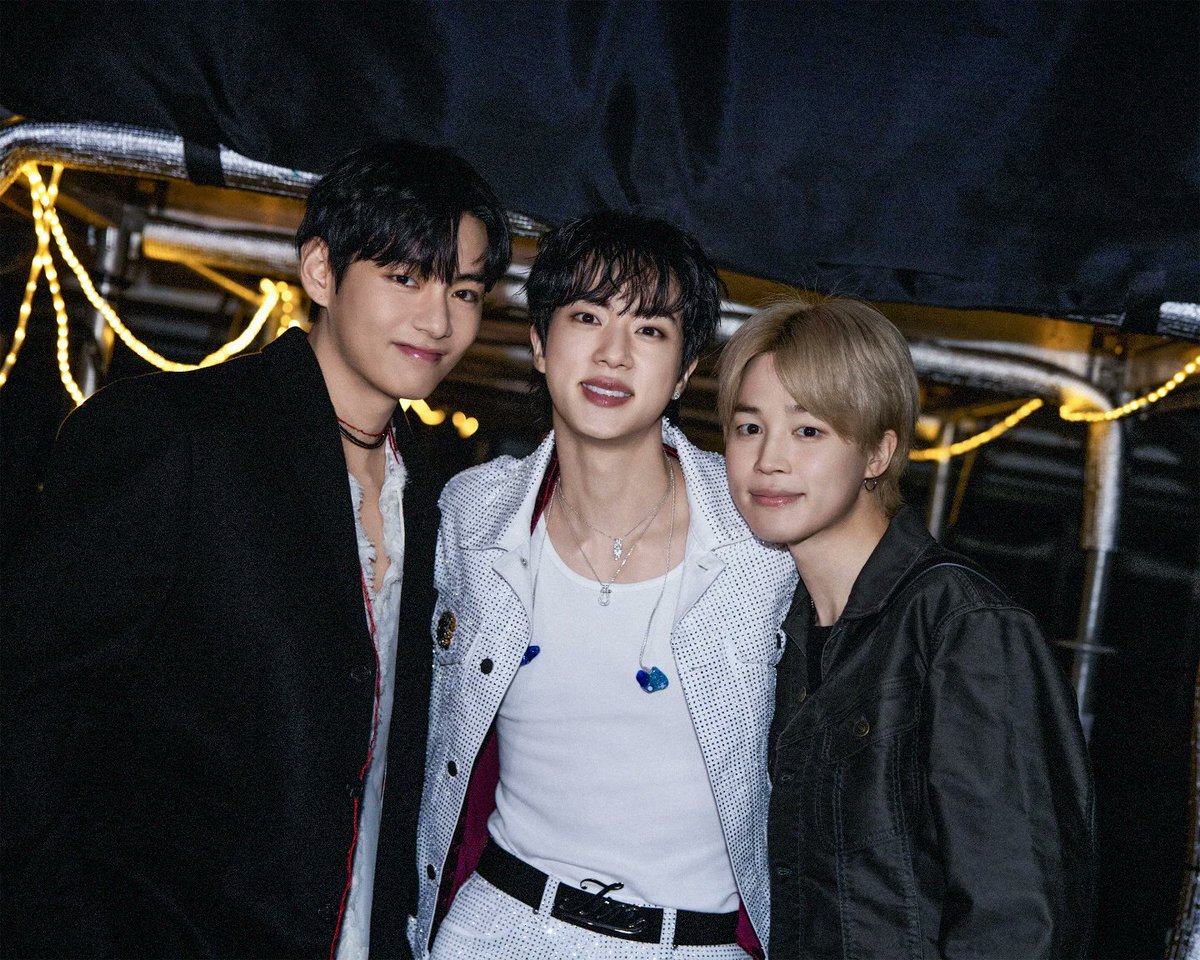 PJiminSupportBR's tweet image. 📸Jimin no post do Instagram do Jin!

❤️❤️❤️