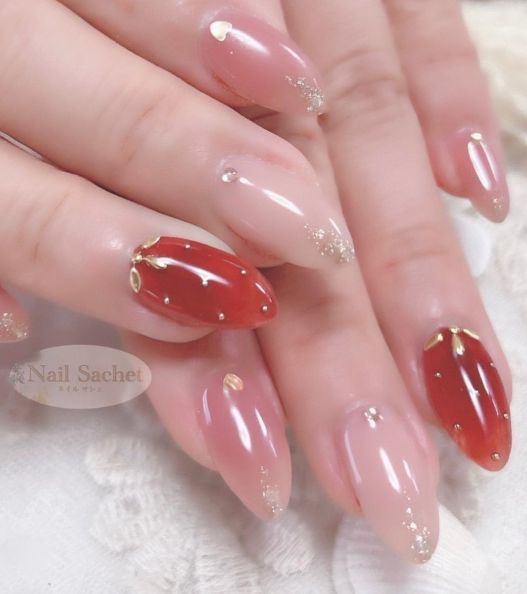 ショートケーキの上のいちごみたい🍰 冬映えいちごネイル🍓✨