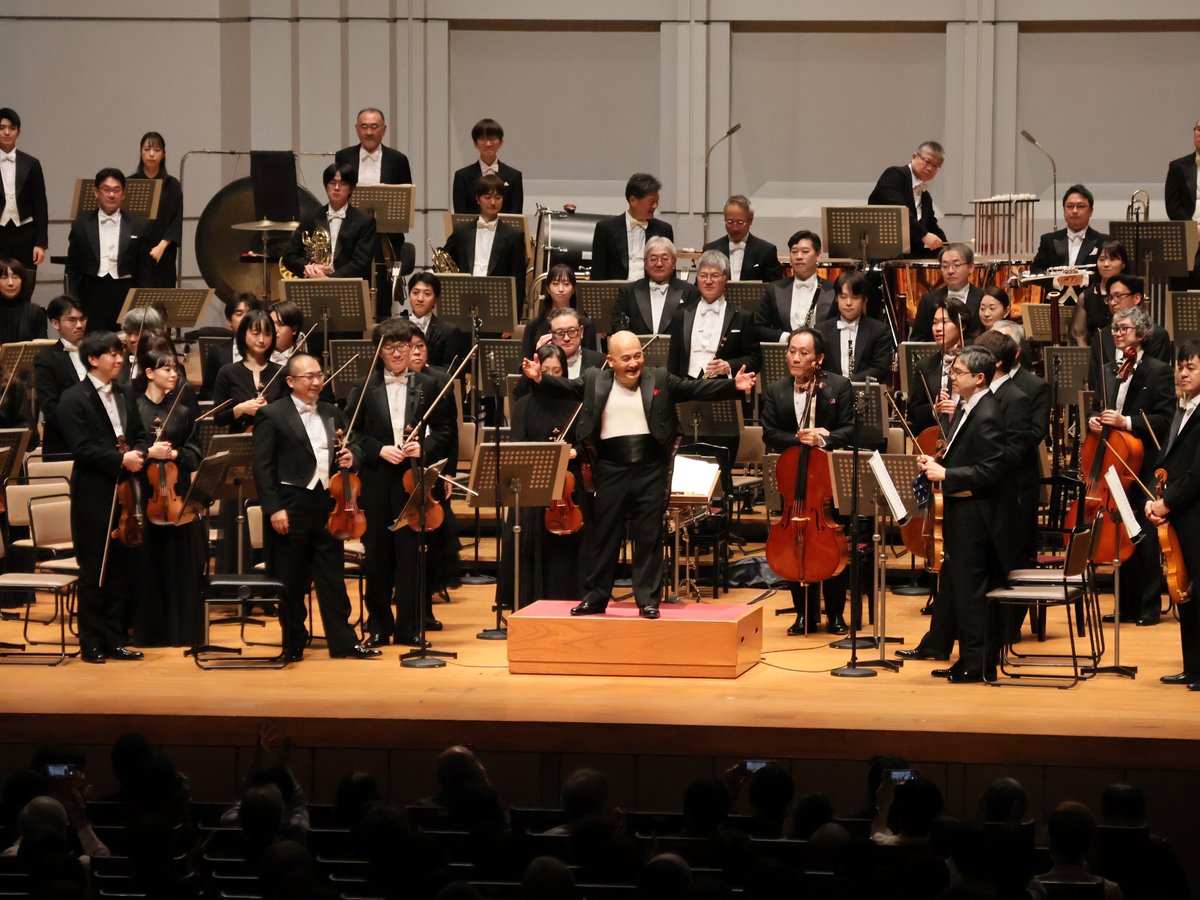 NHKSO_Tokyo's tweet photo. 第134回 オーチャード定期
2025年11月2日(日)
オーチャードホール

#nhkso #N響 

指揮：#広上淳一

ラヴェル／ボレロ
ファリャ／バレエ組曲「三角帽子」第1番、第2番

＜魅惑の映画音楽＞をテーマにお贈りした、N響オーチャード定期公演が終演しました🎶

後半1曲目はラヴェルの代表作《ボレロ》。🥁スネアドラム(担当：石川達也)のリズムに導かれ、さまざまなソロ楽器によって圧巻のクライマックスが描かれました🎶

2曲目はファリャ《バレエ組曲「三角帽子」第1番・第2番》。強烈なリズムとともに多彩な踊りが展開され、情熱あふれる響きが奏でられました💃

多くのお客様にご来場いただき、ありがとうございました。明日はパルテノン多摩にて15時開演で、同プログラムをお届けします(当日券あり)。どうぞご期待ください✨