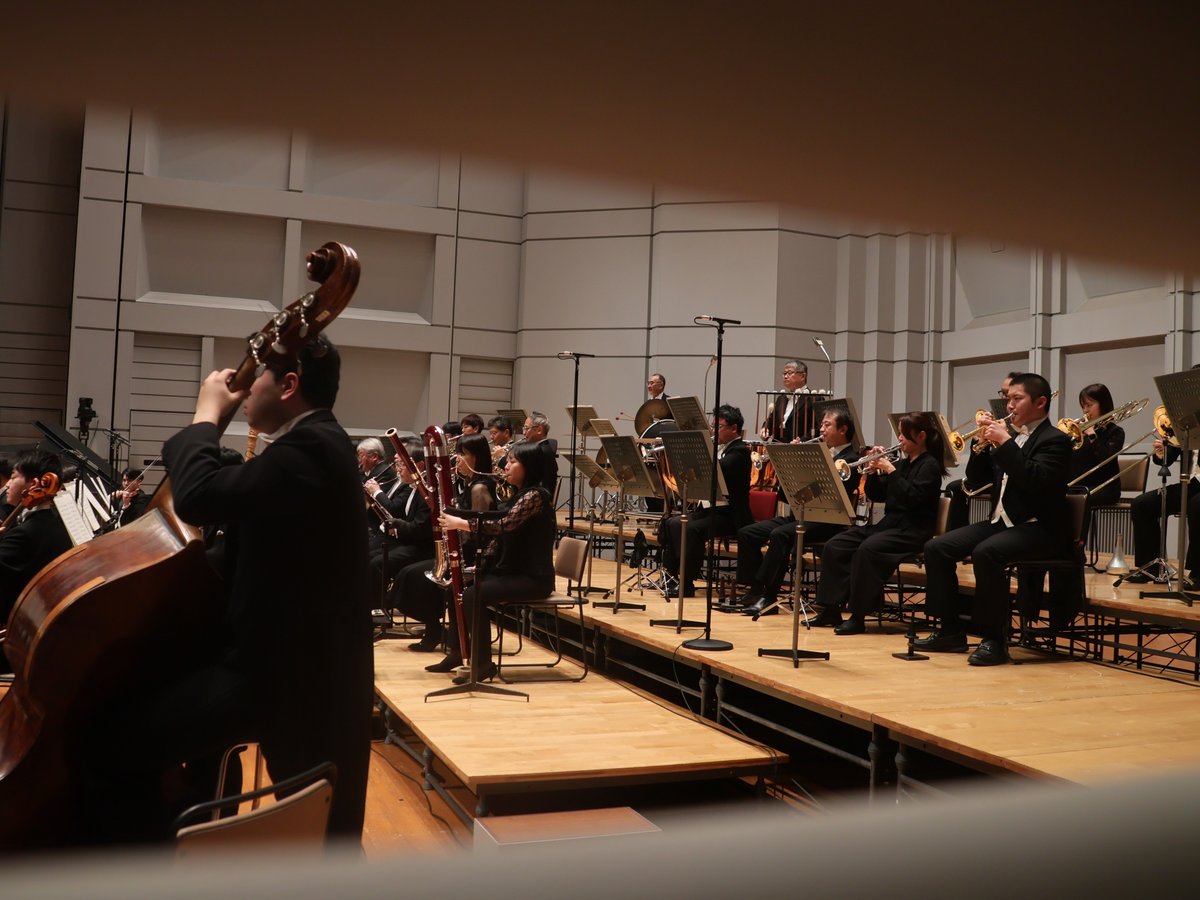 NHKSO_Tokyo's tweet photo. 第134回 オーチャード定期
2025年11月2日(日)
オーチャードホール

#nhkso #N響 

指揮：#広上淳一

ラヴェル／ボレロ
ファリャ／バレエ組曲「三角帽子」第1番、第2番

＜魅惑の映画音楽＞をテーマにお贈りした、N響オーチャード定期公演が終演しました🎶

後半1曲目はラヴェルの代表作《ボレロ》。🥁スネアドラム(担当：石川達也)のリズムに導かれ、さまざまなソロ楽器によって圧巻のクライマックスが描かれました🎶

2曲目はファリャ《バレエ組曲「三角帽子」第1番・第2番》。強烈なリズムとともに多彩な踊りが展開され、情熱あふれる響きが奏でられました💃

多くのお客様にご来場いただき、ありがとうございました。明日はパルテノン多摩にて15時開演で、同プログラムをお届けします(当日券あり)。どうぞご期待ください✨