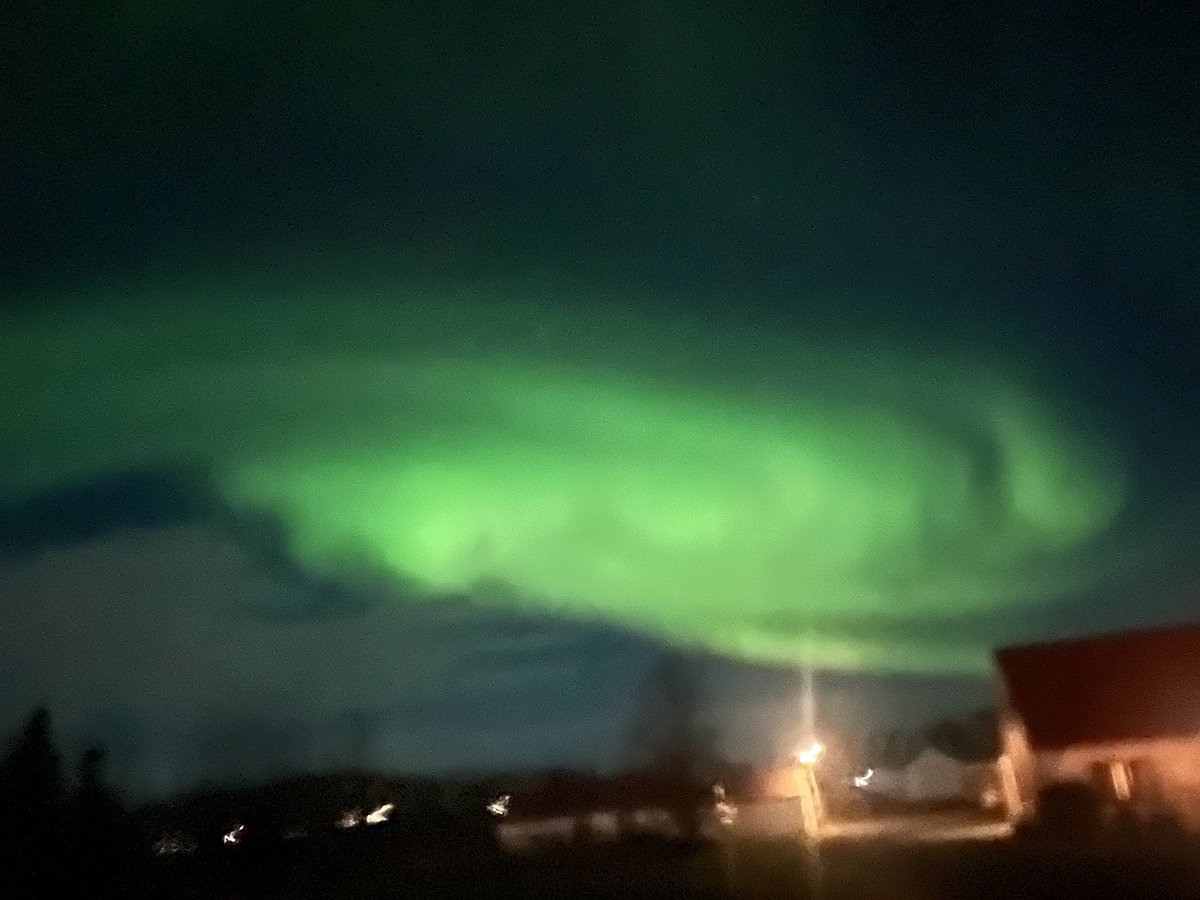 GeographyRws's tweet photo. Day 3 final spectacular!! Northern lights got the memo it was our last night and gave us an amazing display 🥰 https://t.co/QIGLCok4mU