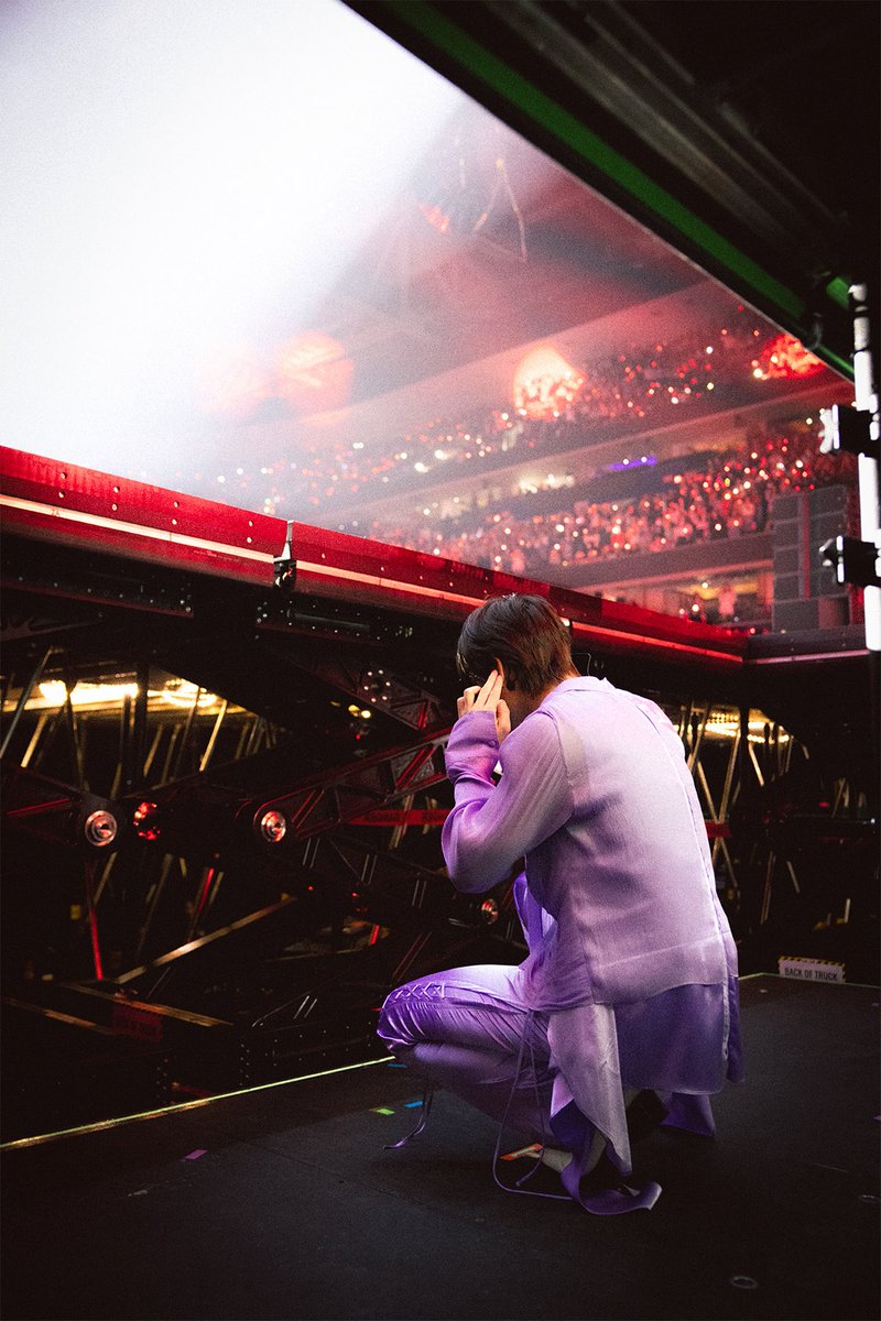 moontomeetyou's tweet photo. junhui_moon weibo and ig update 🖤

“🕺🎤✨💎” https://t.co/sczh61UPt2