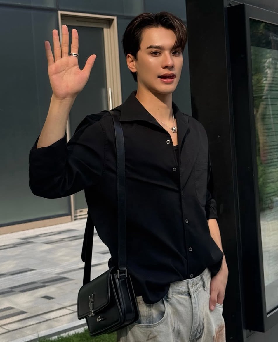 flowerknows614's tweet image. ติ่งเก่งน้ำปิงเหมือนได้ติ่งน้องชายข้างบ้านจริง ๆ อะ เราเห็นเขามาตั้งแต่วันที่ซื้อกระเป๋าใบละไม่กี่ร้อยให้กันใช้ อีกฝ่ายก็ใช้อย่างตั้งใจ ผ่านไปแรมปี ผ่านอะไรกันมากมาย จนวันนี้จากใบละไม่กี่ร้อยก็มีกำลังมากพอจะให้ได้มากกกว่าหลายพันเท่าแล้ว แต่ไม่ว่าจะใบละร้อยหรือแสน…