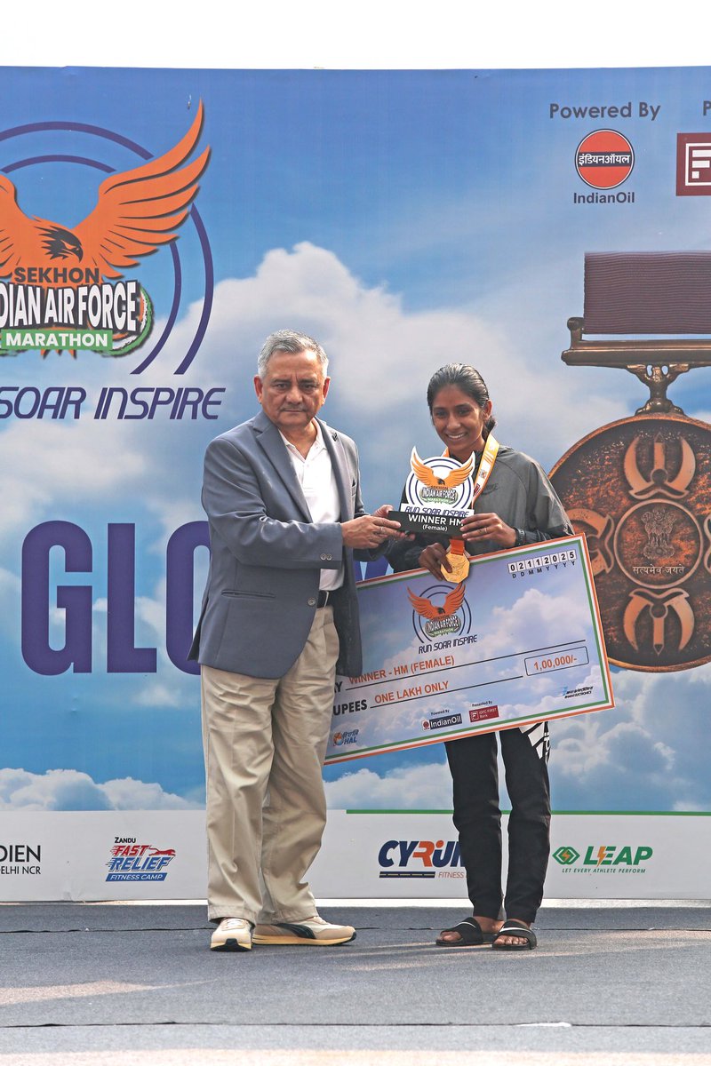 SpokespersonMoD's tweet image. The first-ever Sekhon Indian Air Force Marathon 2025 (SIM-25) concluded on a spectacular note, uniting over 45,000 participants from 46 Air Force Stations in a celebration of fitness, valour &amp;amp; national pride.

A proud tribute to PVC Flying Officer Nirmal Jit Singh Sekhon,…