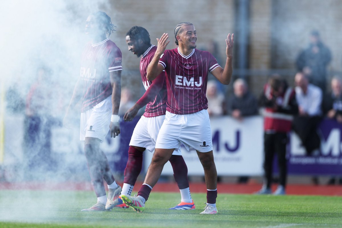 JasonAdigun's tweet image. Essex Derby? lol?💨 #Essex #EmiratesFACup