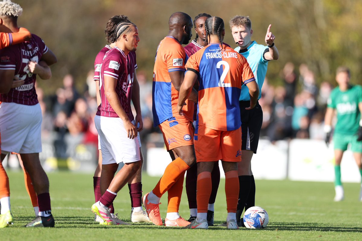 JasonAdigun's tweet image. Essex Derby? lol?💨 #Essex #EmiratesFACup