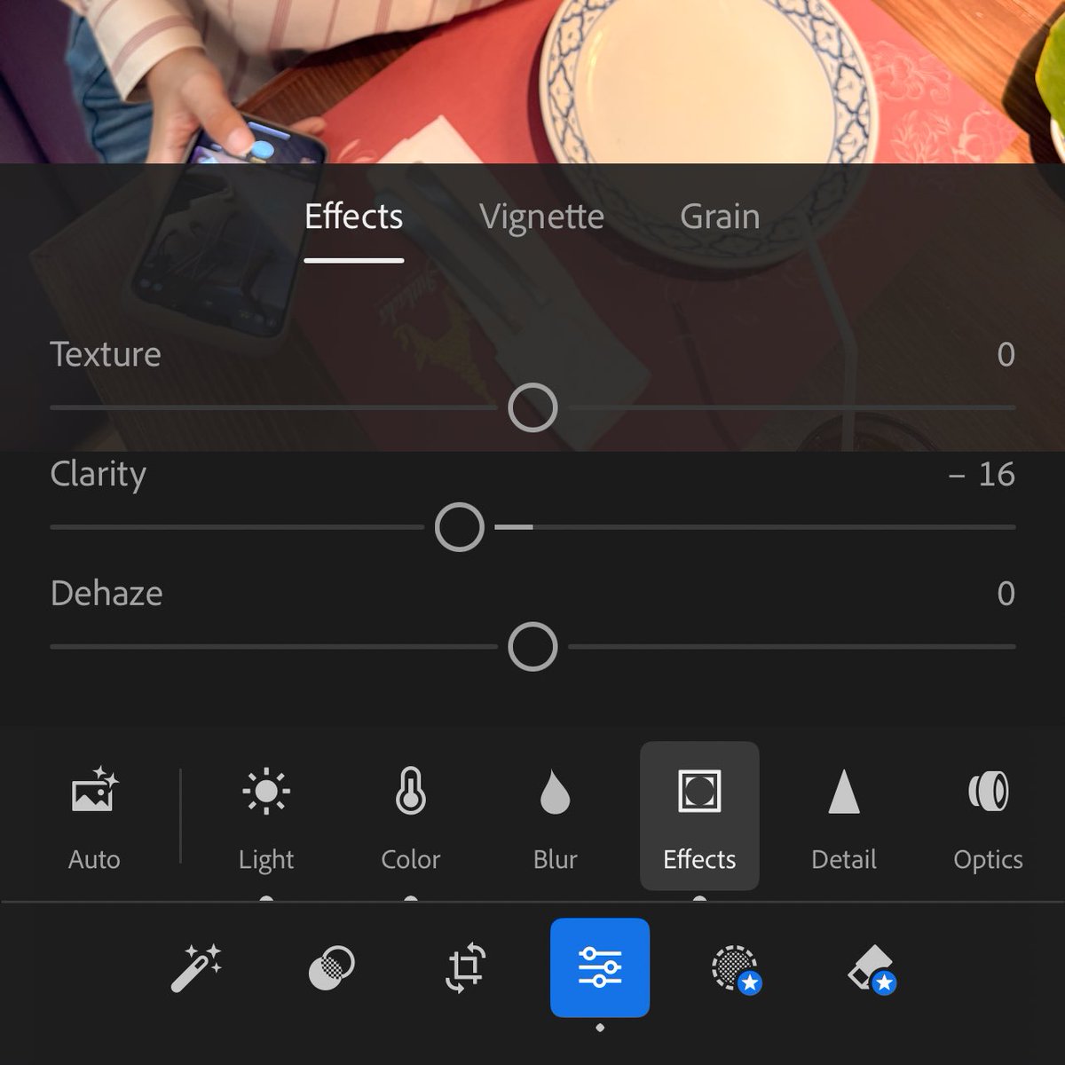 Nama aplikasinya Lightroom yaa, ini settingannya 😚🫰🏻