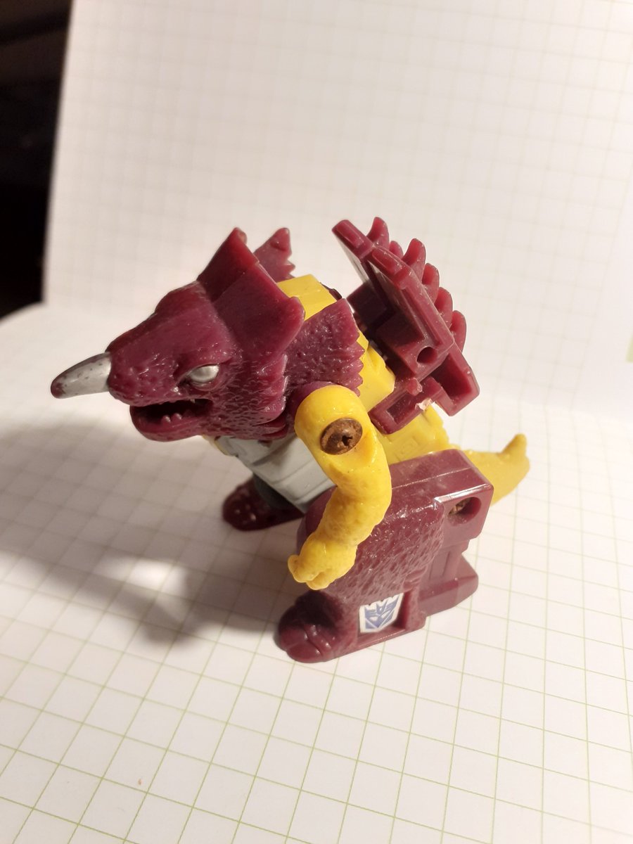 IOweYouNathan's tweet image. He's a twisted firestarter with a cute colour scheme 🔥

Unbelievably, I managed to get some sparks from this little Firecon!

#transformers #firecon #Cindersaur #toys