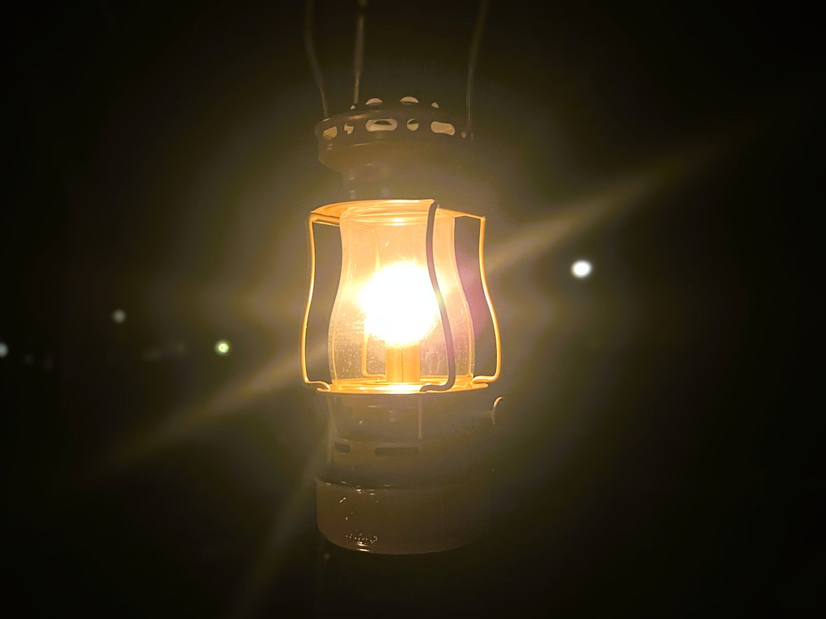akiyuma0333's tweet image. 就寝少し前。

焚き火も熾火になってきました。

寝てしまうのが少しだけ後ろ髪を引かれる思い。

でも眠い・・・。

この瞬間も大好きです。

#feuerhand
#lantern
#hurricanelantern
#thouswinds