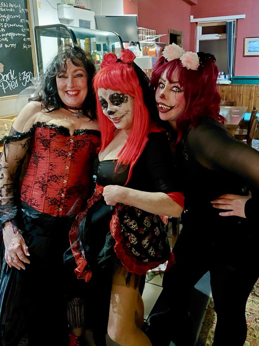 ShipInnHull tweet media