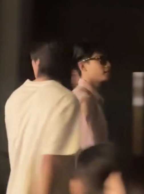 taintistinnasit's tweet image. Omfgggg! Barcode & Kin spotted together at PondPhuwin fancon?! Wtf!!? 😭
#TINNASIT #unit #barcodetin #kinn_ts #PondPhuwinFancon