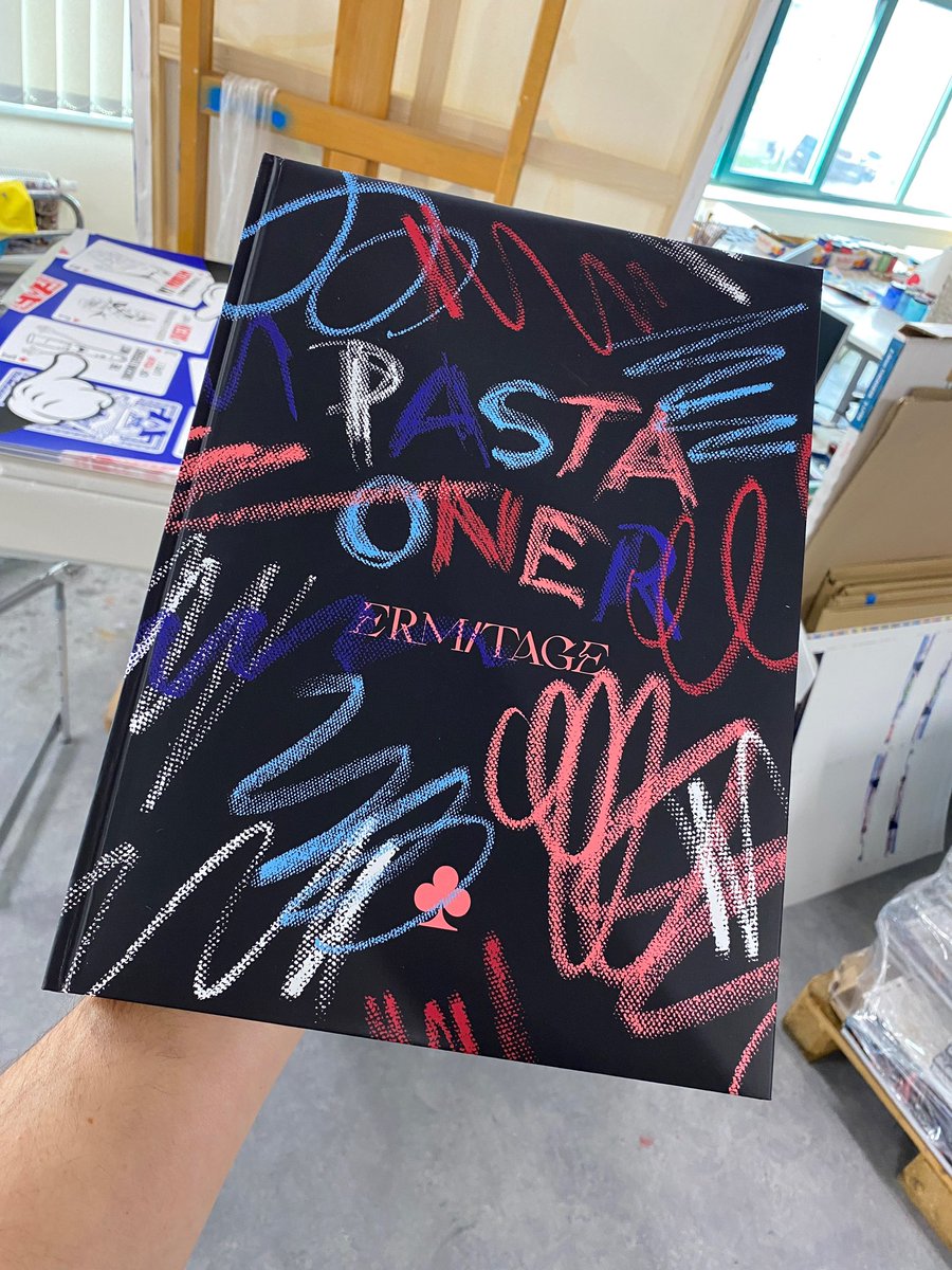 PastaOner's tweet photo. Katalog k letošní výstavě bude exkluzivně v premiéře v prodeji na mém Pop-Up Shopu, kde vám ho rád osobně podepíši včetně věnování! Katalog je ve formátu 23x32 cm na 224 stranách. Cena: 700-, Kč. Již v sobotu 8. 11. od 10:00 do 18:00 na adrese Kolbenova 34. https://t.co/lrh7bQR3PG