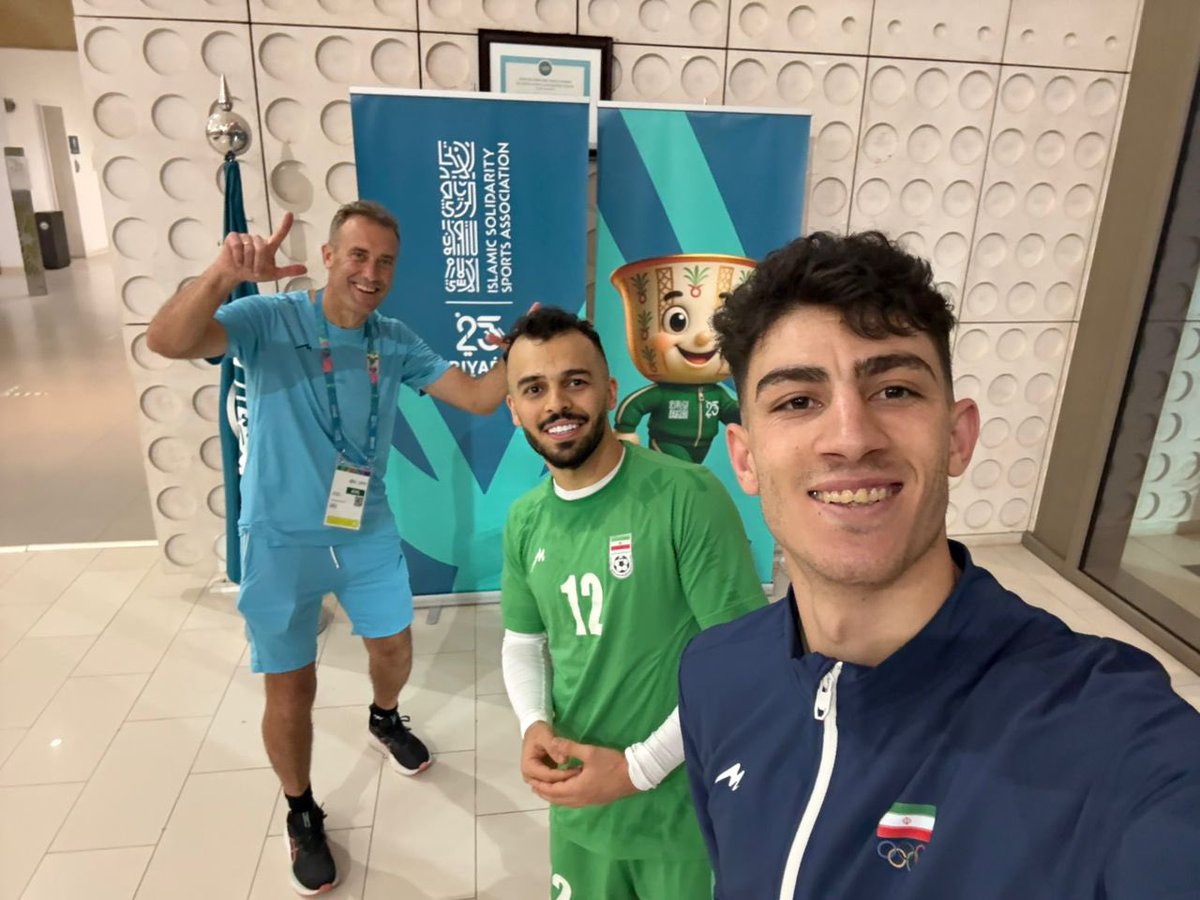 davidramosb13's tweet photo. Vamos por ello. Disfrutando y a entrenar con Rigor 😃🌹🇮🇷💪
#IslamicGames
#Futsal
#Seguimos😃💪 https://t.co/ladBGKlHDc