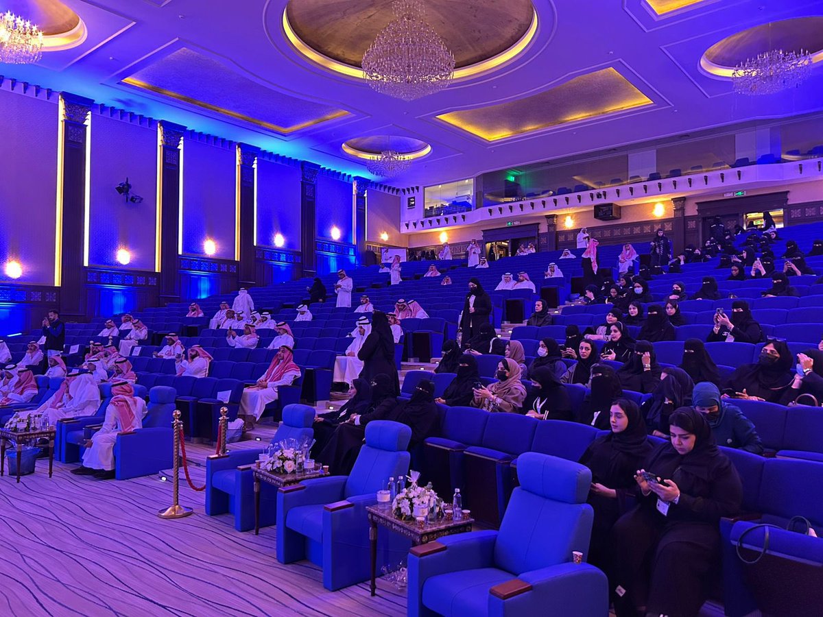 alriaynews's tweet photo. #عدسة_الرأي ترصد لكم وبحضور وتشريف معالي أمين المنطقة #الشرقية المهندس فهد الجبير، إنطلاق ملتقى الإعلام الإنمائي على مسرح الأمانة بـ #الدمام

تصوير : مريم البراهيم
#صحيفة_الرأي_الالكترونية https://t.co/7KZaXwSgJC
