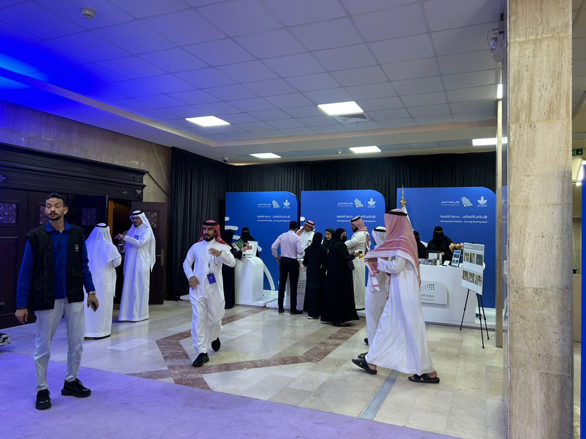 alriaynews's tweet photo. #عدسة_الرأي ترصد لكم وبحضور وتشريف معالي أمين المنطقة #الشرقية المهندس فهد الجبير، إنطلاق ملتقى الإعلام الإنمائي على مسرح الأمانة بـ #الدمام

تصوير : مريم البراهيم
#صحيفة_الرأي_الالكترونية https://t.co/7KZaXwSgJC