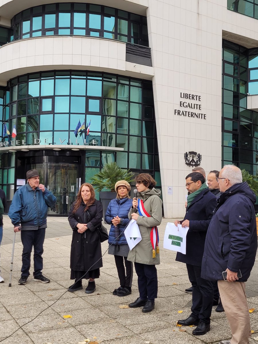 Nacera, 67 ans, dort dans sa voiture depuis un an à Sannois. 

Nous étions rassemblés ce matin devant la mairie de Sannois pour exiger qu’un logement lui soit attribué ! 

J’ai de mon côté saisi la préfecture et la Défenseure des droits.