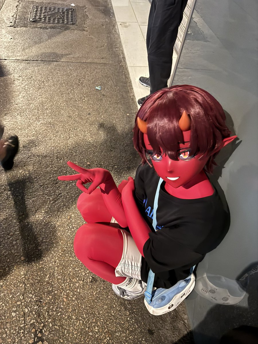 Yakiiiwww's tweet image. 万圣节 站如街
一次50