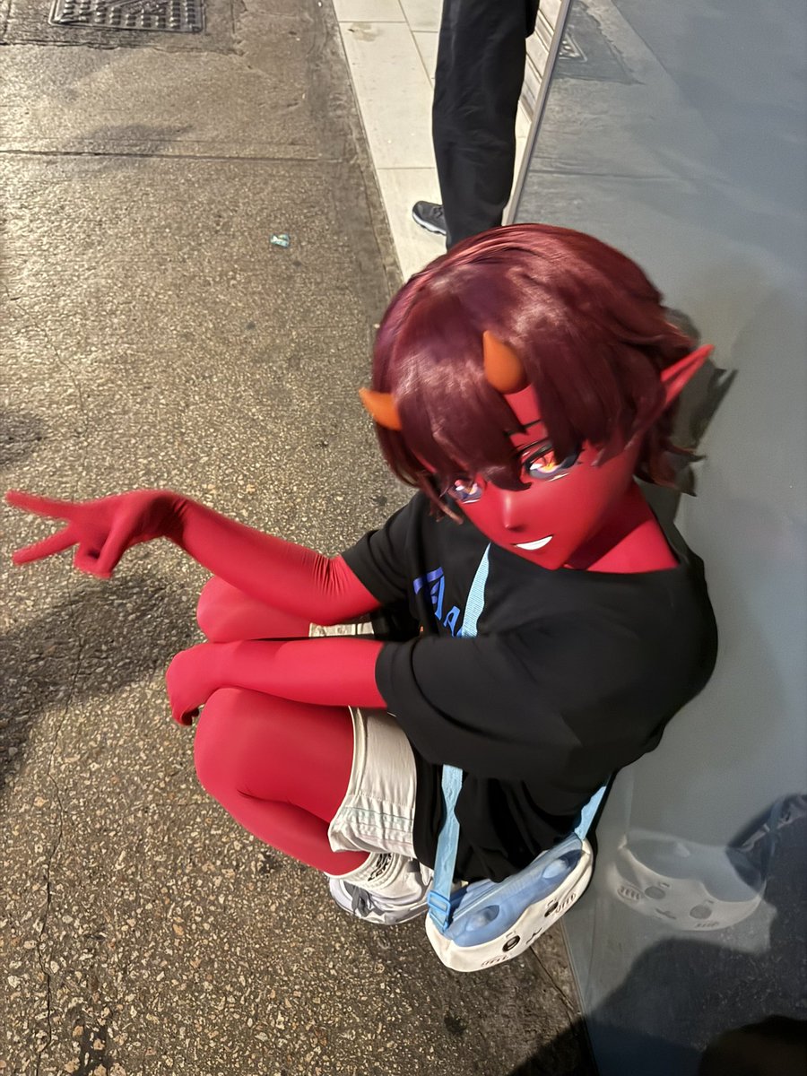 Yakiiiwww's tweet image. 万圣节 站如街
一次50