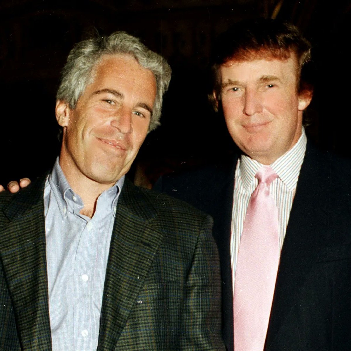 WorldSignals0's tweet image. BREAKING:
Maria Farmer says she reported Trump to the FBI in 1996 + 2006 — and nothing was done.