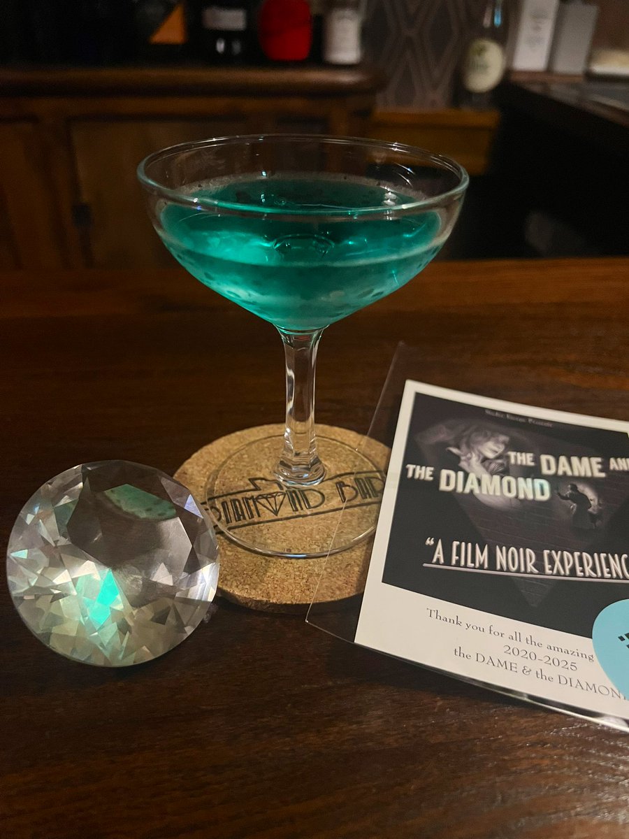 mm_yuu27's tweet image. 「欲望のダイヤモンド」

久しぶりに行ってきました！
やっぱりギミックに驚かされる！
ほんとよくできてるよね〜。やっぱりちょっとガタがきてる感はあった(･･;)
終わるのも仕方なしかな……。

アルコール激弱ですけど、ブルーダイヤモンド飲みました！　美味しかった〜🍸

#スタジオエスケープ